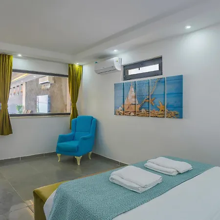 Kalkan Merkez'de Deniz Manzarali Lueks Hotel *